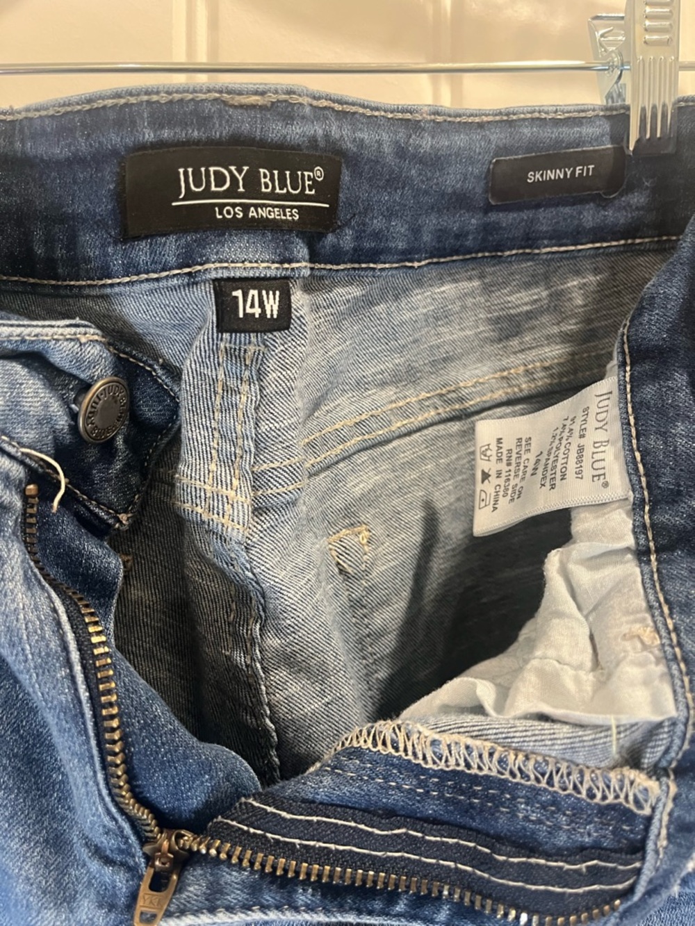 Judy Blue Medium Wash Distressed Skinny Jeans 14W - Picture 5 of 7